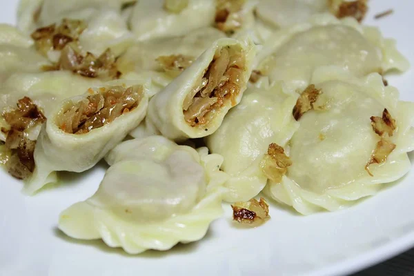 Köfte lahana ve soğan ile