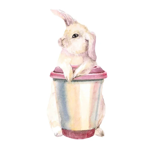 Un coniglio giallo chiaro è seduto con una tazza di caffè rosa. acquerello. Isolato su sfondo bianco . — Foto Stock