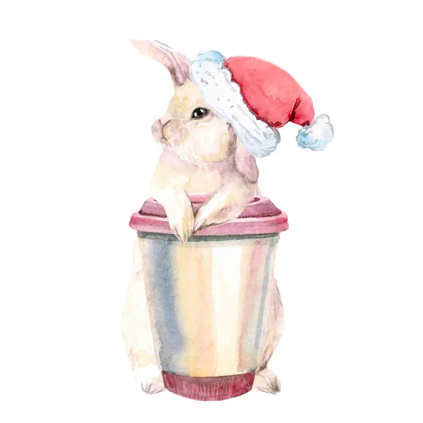 Un coniglio giallo chiaro è seduto con una tazza di caffè rosa. acquerello. Nel cappello di Babbo Natale. Capodanno, Natale . — Foto Stock