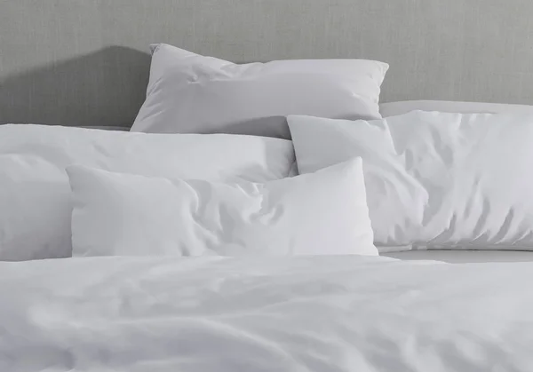 Almohada blanca en el fondo de la cama. Cama arreglada. 3D render. ligereza y sueño. maqueta — Foto de Stock
