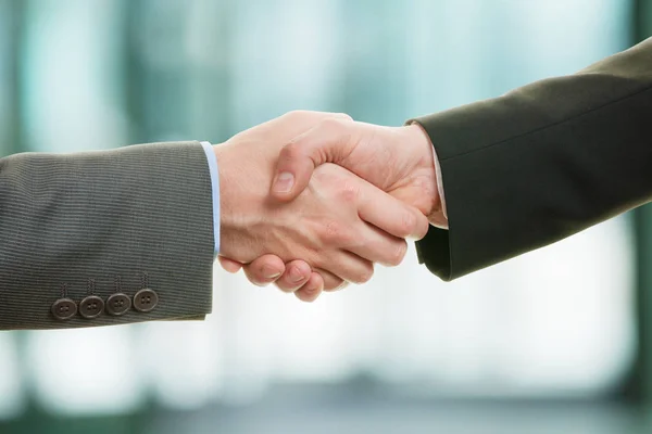 Zwei Geschäftsleute Beim Händeschütteln Handshake Konzept Für Erfolgreiche Zusammenarbeit Und — Stockfoto