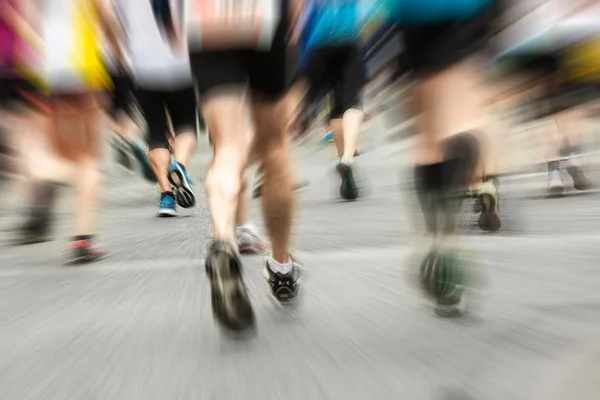 Diversi Corridori Alla Maratona Dietro Sfocatura Movimento Dinamico Effetto Burst — Foto Stock