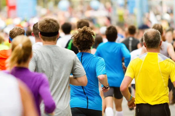 Correr Maratona Muitos Corredores Passando Linha Início Chegada — Fotografia de Stock