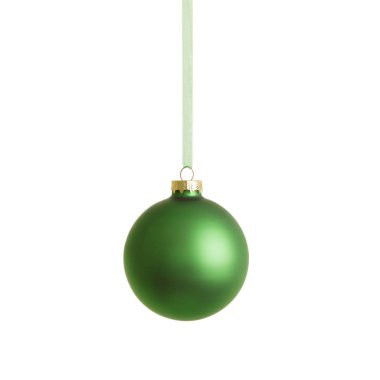 Beyaz arka plan üzerinde izole yeşil Noel biblo asılı.