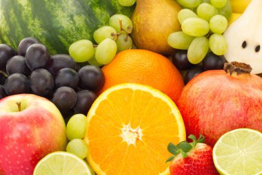 Farklı olgun renkli meyveler