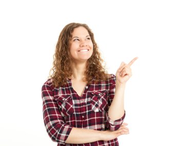 Beyaz arka plan üzerinde izole mutlu bir genç kadın