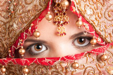 Hint gelini geleneksel gelinlik