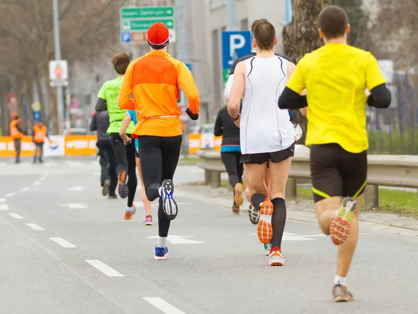 马拉松跑 专业和业余选手一起 — 图库照片