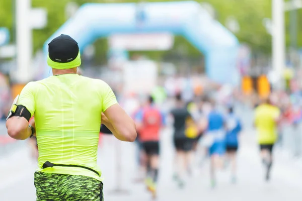 Marathonlauf Profi Und Hobbyläufer Gemeinsam — Stockfoto