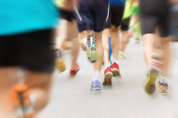 Marathon Mit Dynamischem Zoom Burst Effekt Profi Und Hobbyläufer Gemeinsam — Stockfoto