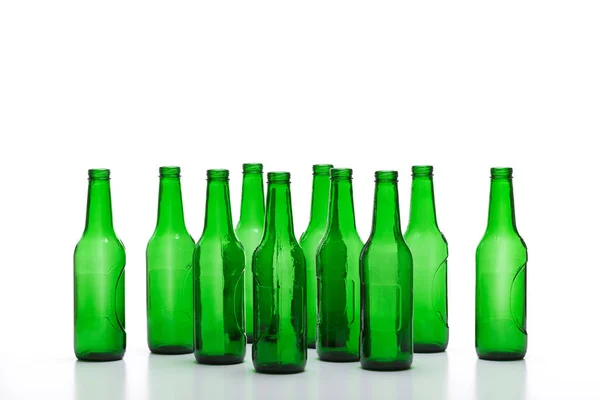 Botellas Verdes Vacías Sobre Fondo Blanco —  Fotos de Stock