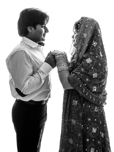 Casal Casamento Indiano Roupas Tradicionais Preto Branco — Fotografia de Stock