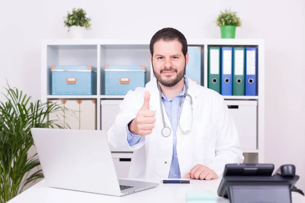 Male Doctor Working Clinic — Stock Photo, Image