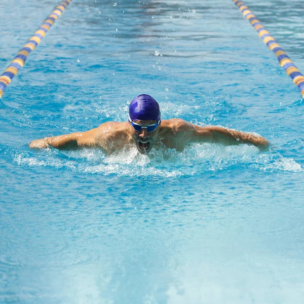 Young Man Swimming Swimming Pool — Stock Photo, Image