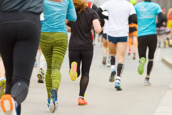 Carrera Maratón Corredores Profesionales Aficionados Juntos — Foto de Stock