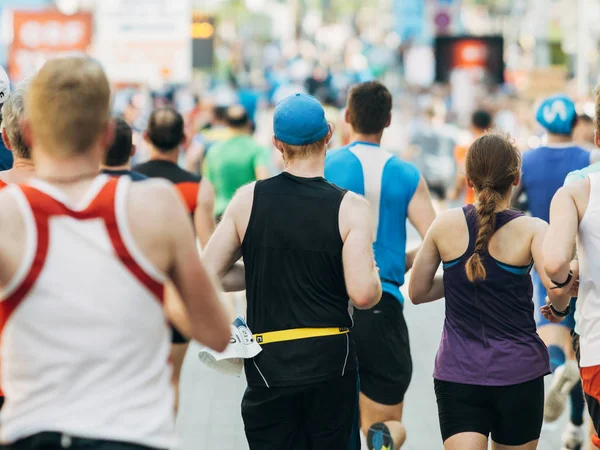 Carrera Maratón Corredores Profesionales Aficionados Juntos — Foto de Stock