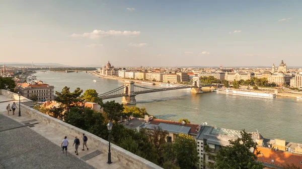 市中心和宫殿的白天景观 布达佩斯 匈牙利 — 图库照片