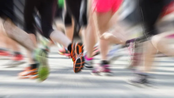 Maraton Med Dynamisk Zoom Sprengningseffekt Pro Amatørløpere Sammen – stockfoto