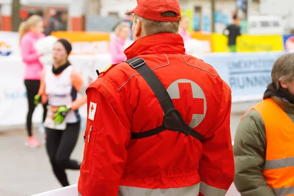 Marathonlauf Profi Und Hobbyläufer Gemeinsam — Stockfoto