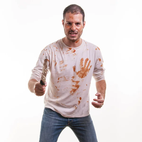 愤怒的男子在血腥的T恤孤立在白色背景 — 图库照片