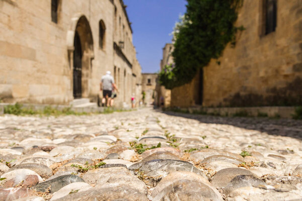 красивая церковь в парке
