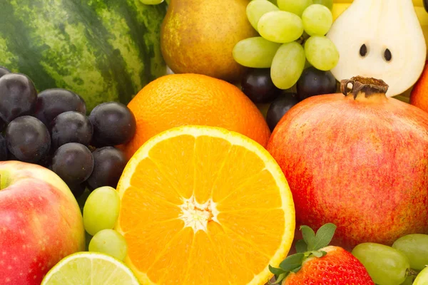 Farklı olgun renkli meyveler