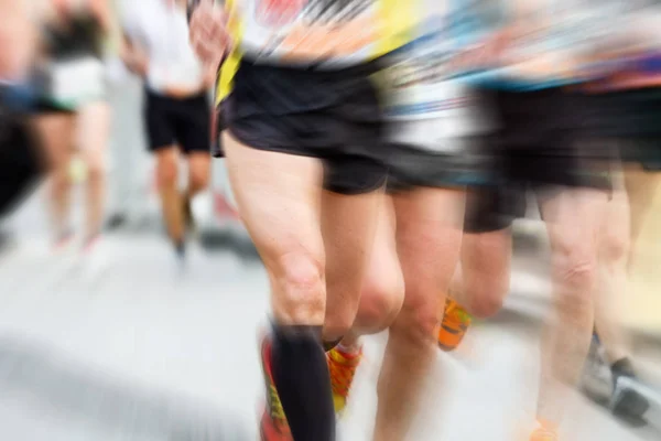 Marathon Mit Dynamischem Zoom Burst Effekt Profi Und Hobbyläufer Gemeinsam — Stockfoto