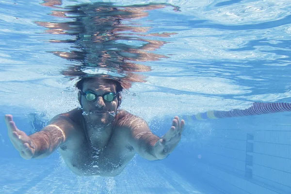 Nadador Masculino Piscina Foto Submarina —  Fotos de Stock