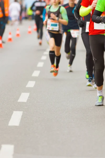 Marathonlauf Profi Und Hobbyläufer Gemeinsam — Stockfoto