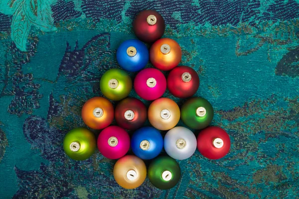 Grupo Brillantes Bolas Navidad Forma Árbol — Foto de Stock