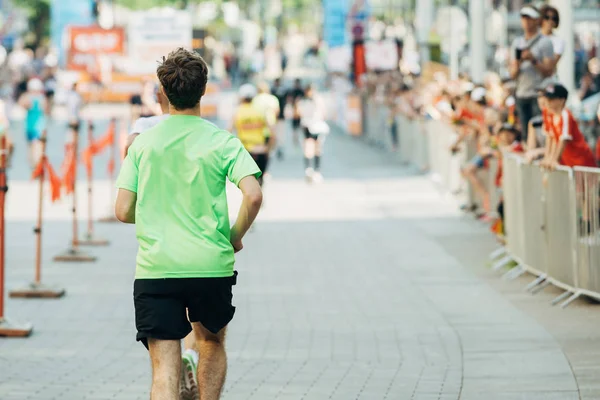 Carrera Maratón Corredores Profesionales Aficionados Juntos — Foto de Stock