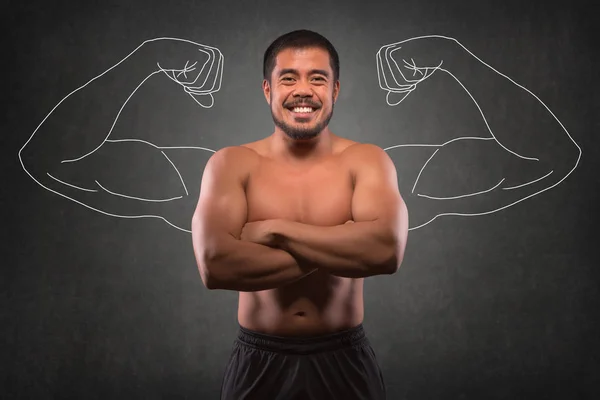 Uśmiechnięty Asian Mężczyzna z muskularne górne ciało przed mięsień AR — Zdjęcie stockowe