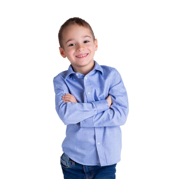 6岁的聪明男孩站在他的双臂交叉 生活方式和教育理念 — 图库照片