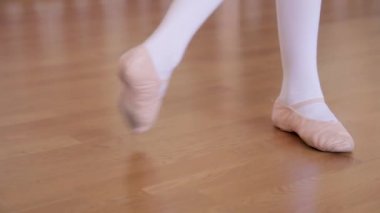 Balerin dans pointe dans