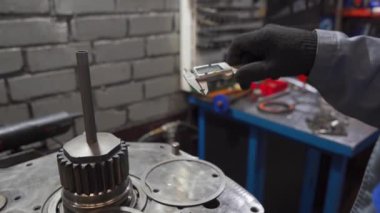 erkek elektronik kumpas ile ölçme