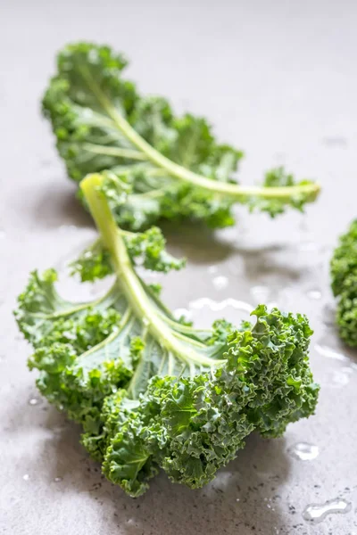 Fresh Green Kale Leaves Concrete Table — Stock Photo, Image