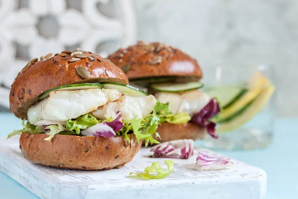 White Fish Fillet Sandwich Tartar Sauce Salad — Stock Photo, Image