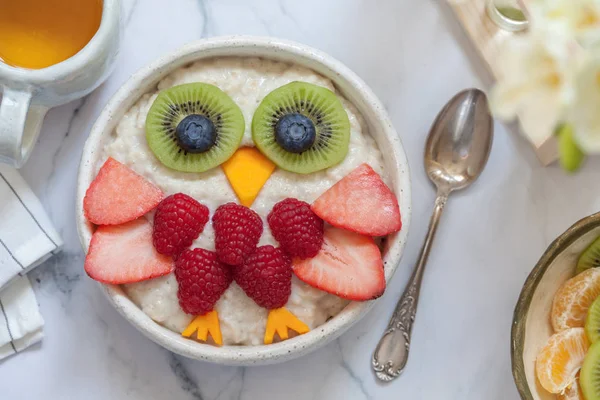 Kids Breakfast Oatmeal Porridge Fruits Nuts — Stock Photo, Image