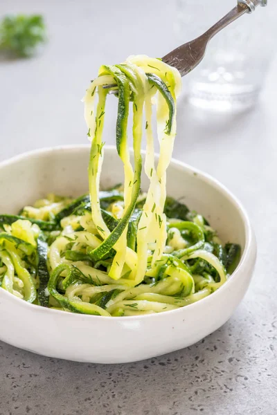 Tagliatelle di zucchine sottaceto — Foto Stock