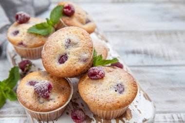 Ahududu kek pişmiş