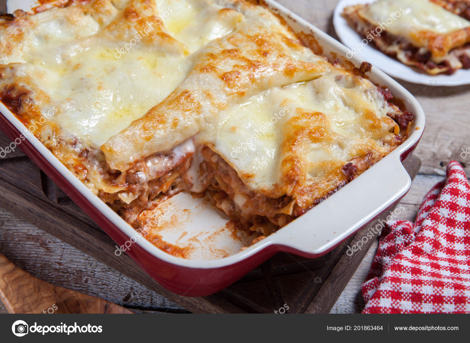 Tomato and ground beef lasagne rolls — Stock Photo © Odelinde 201863464