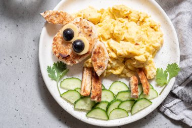 Sahanda yumurta tost bir koyun gibi kahvaltı için bak.