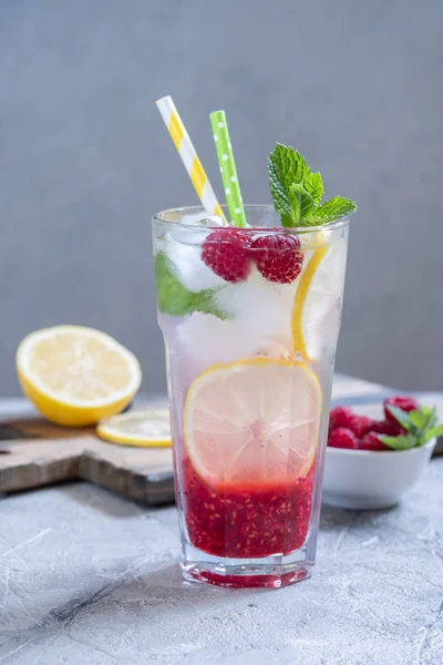 Limonada de framboesa. Bebida gelada de verão . — Fotografia de Stock