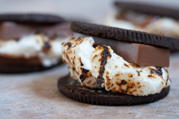 Зефир с шоколадным печеньем
