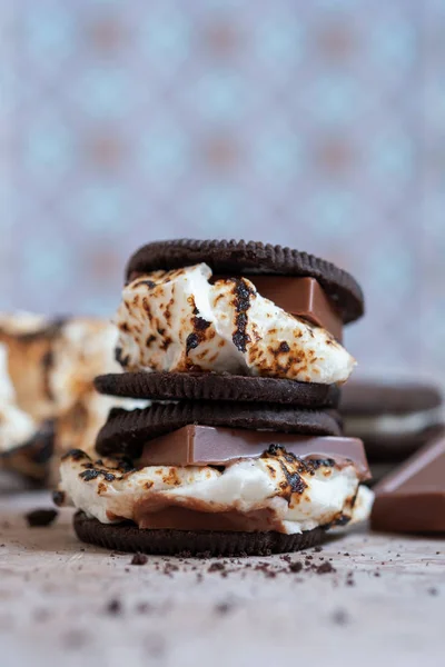 Fehérmályva smores, csokoládé cookie-k — Stock Fotó