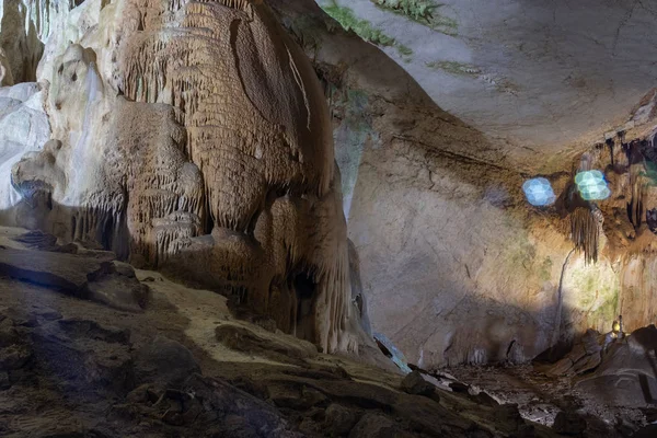 Cave stalactites, stalagmites, and other formations at Marble cave, Crimea — Stock Photo, Image