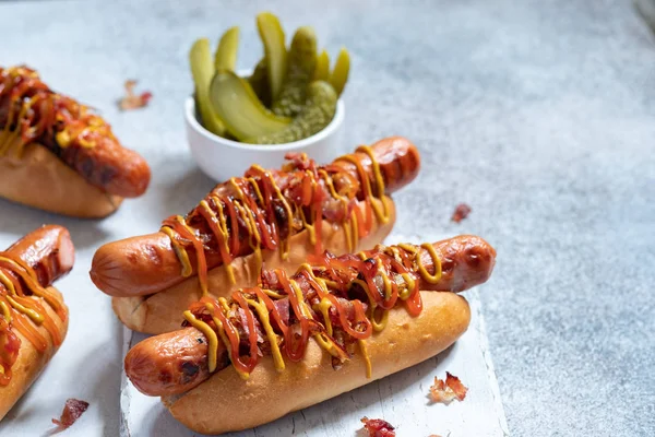 Hot Dog With Yellow Mustard, Onion, Bacon — Stock Photo, Image