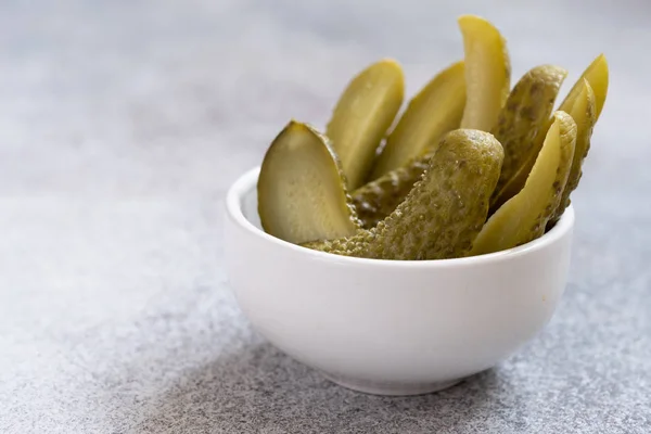 Pickles. Bowl of pickled cucumbers — Stock Photo, Image