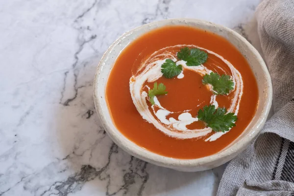 Crema fresca de sopa de tomate —  Fotos de Stock