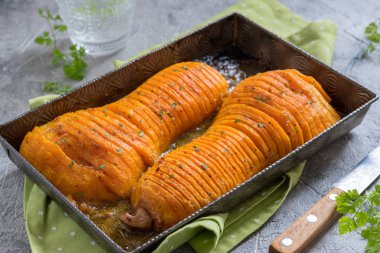 Kavrulmuş hasselback butternut squash kabak